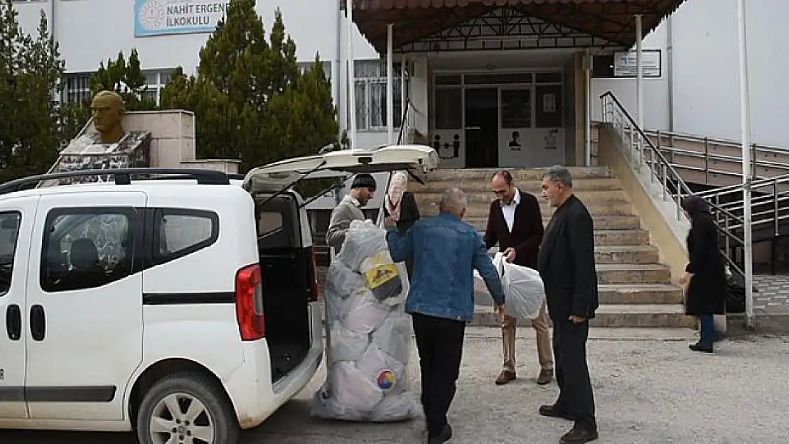 Elazığ Ticaret Borsası'ndan Öğrencilere Giyim Yardımı