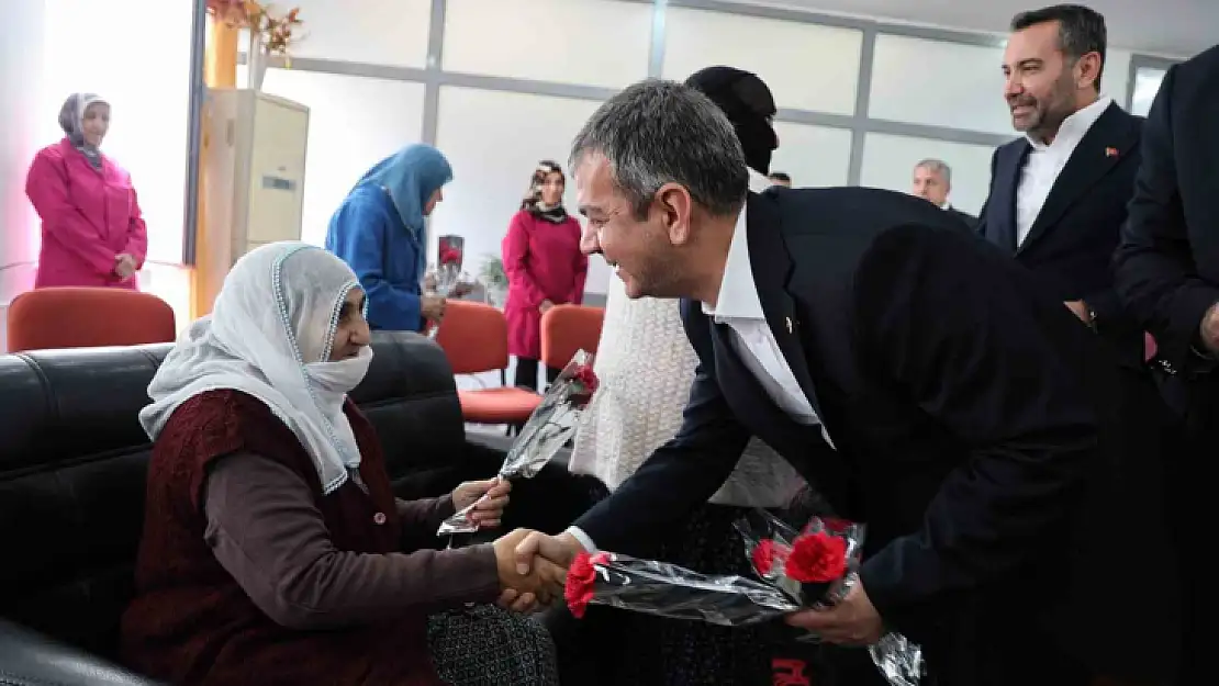 Bayramda huzurevi sakinleri unutulmadı