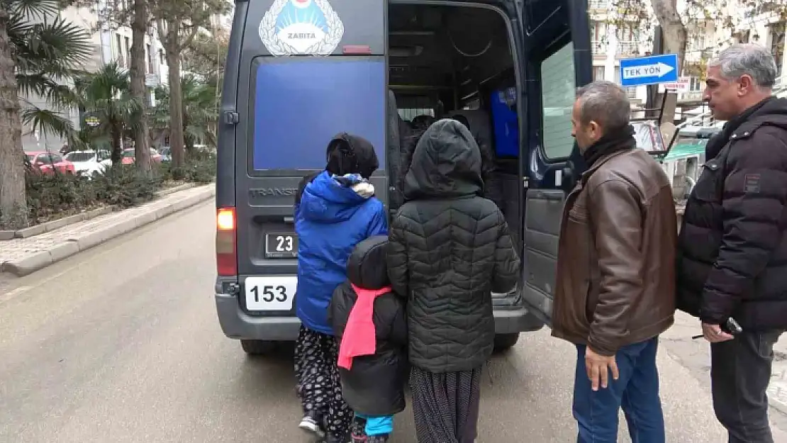 Elazığ'da dilenci operasyonu: Zabıtayı görünce çil yavrusu gibi dağıldılar