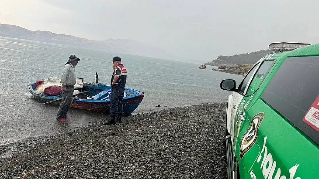 Elazığ'da Jandarma, denetim ve bilgilendirmelerini sürdürüyor