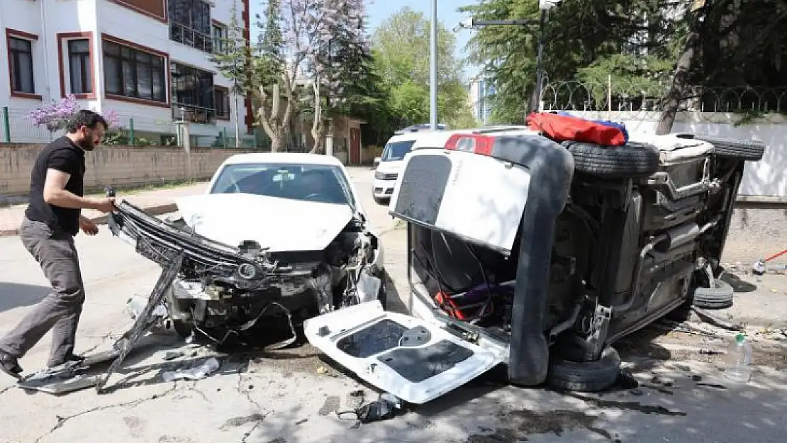 Elazığ'da kazaya karışan hafif ticari araç yan yattı: 1 yaralı