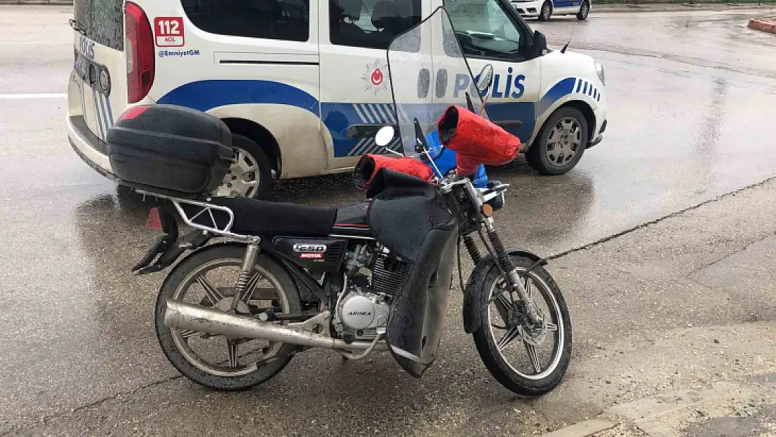 Elazığ'da motosiklet devrildi: 2 yaralı