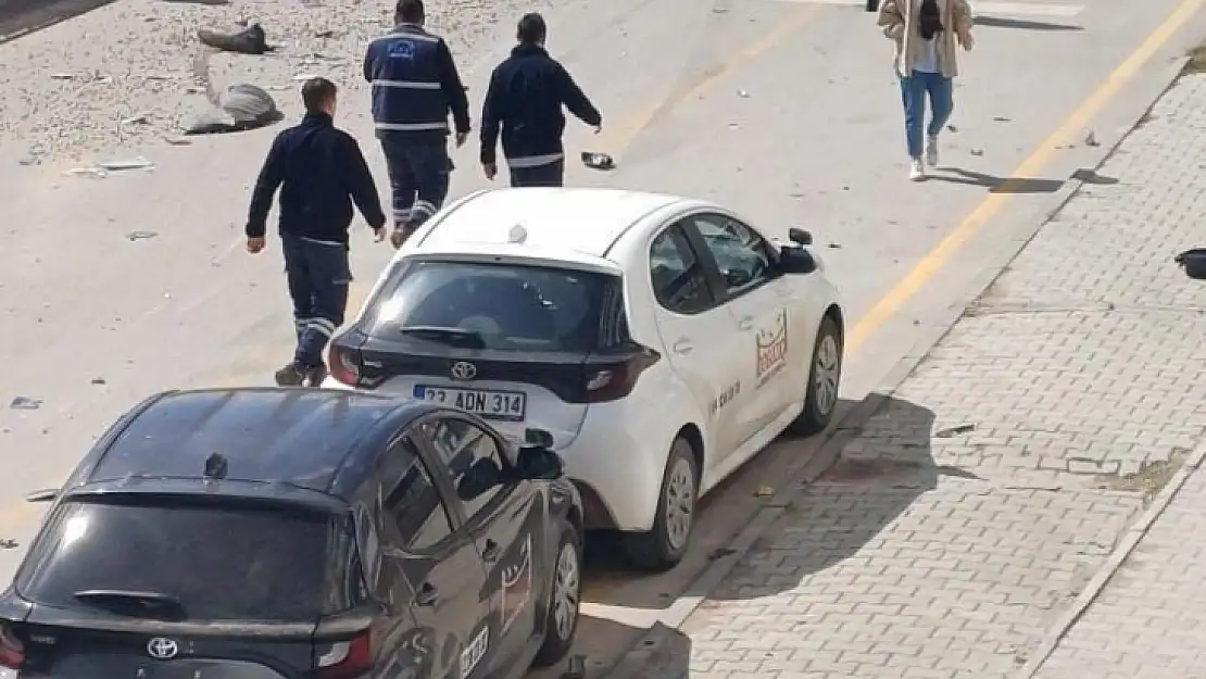 Elazığ'da pikap park halindeki 3 araca çarptı: 1 yaralı