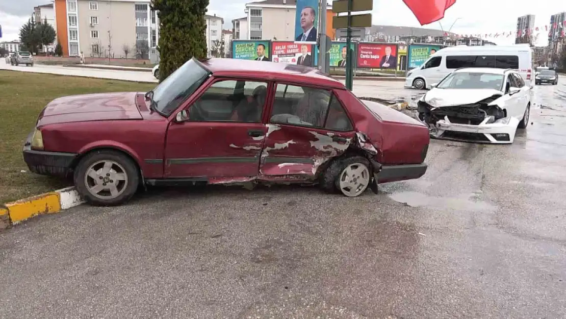 Elazığ'da trafik kazası: 4 yaralı