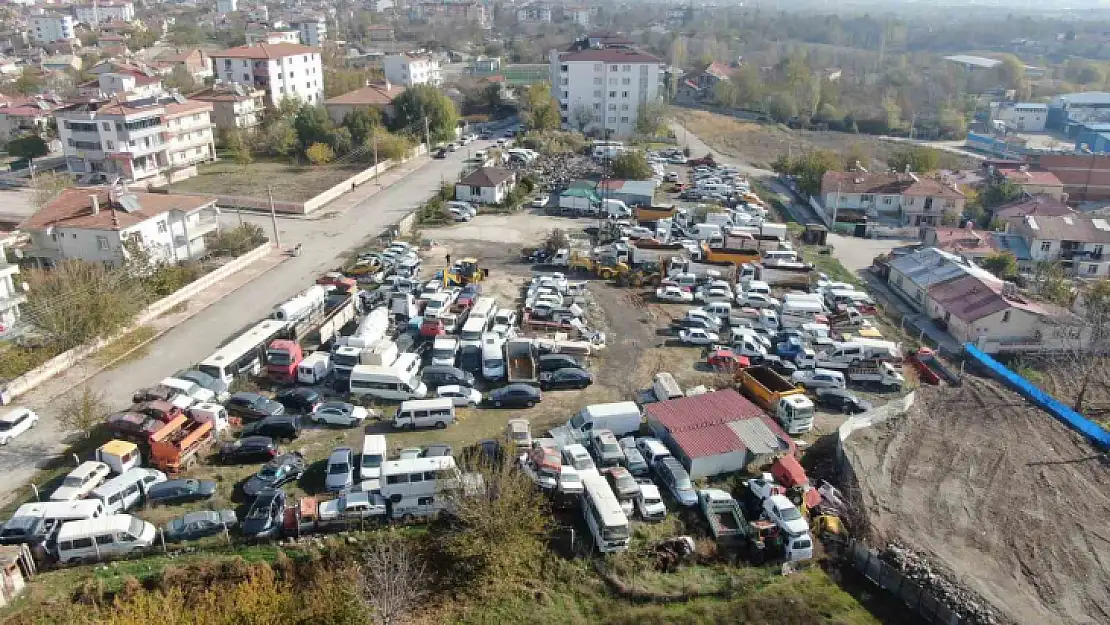 Elazığ'daki araç mezarlığında 500 milyonluk servet çürüyor