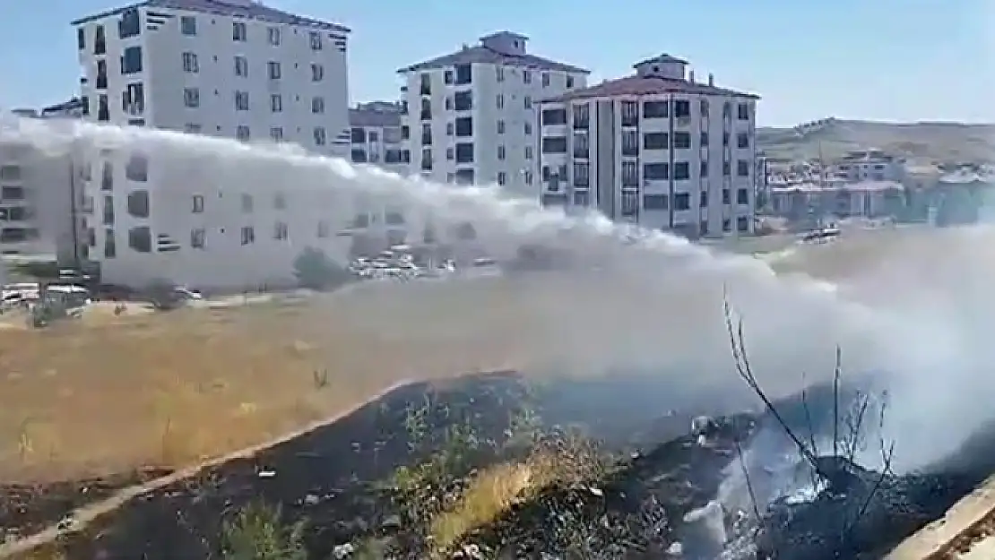 Elazığ'daki ot yangını söndürüldü