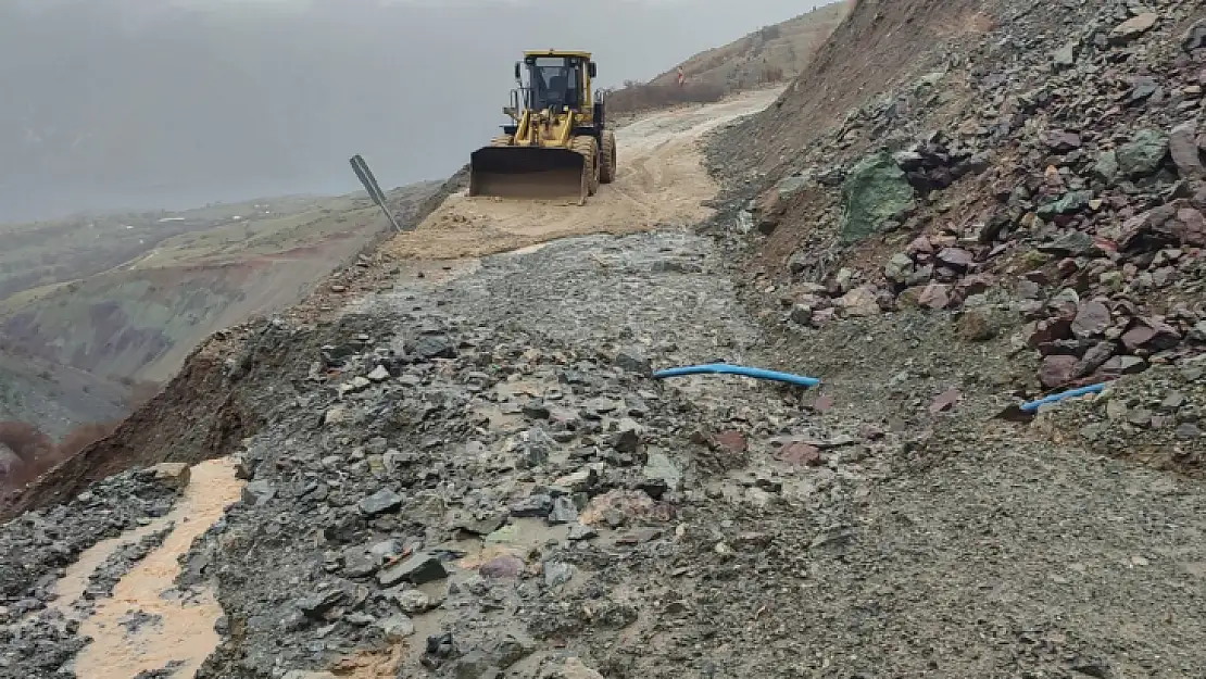 Elazığ İl Özel İdaresi, Aşırı Yağışlar Nedeniyle Ulaşımda Meydana Gelen Aksaklıkları Gideriyor