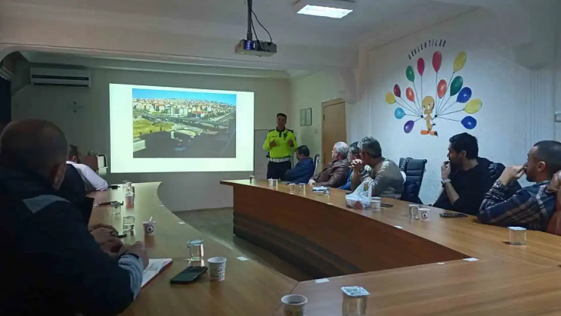 Elazığ polis ekipleri tarafından sürücülere eğitim verildi