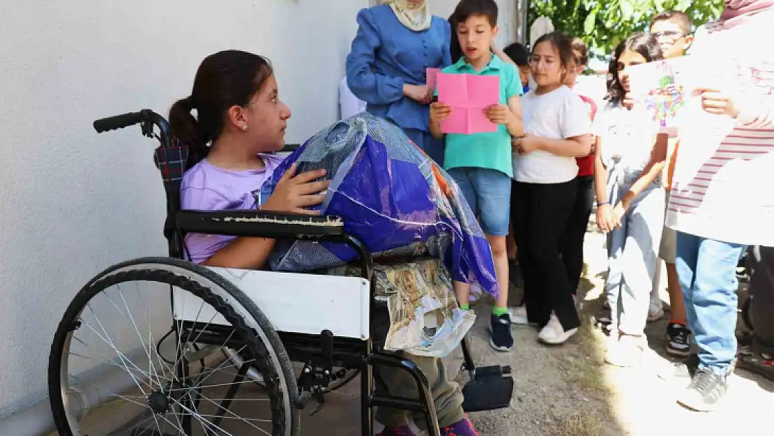 İlkokul öğrencilerinden anlamlı davranış: Mezuniyet balosu yerine arkadaşlarını sevindirdiler