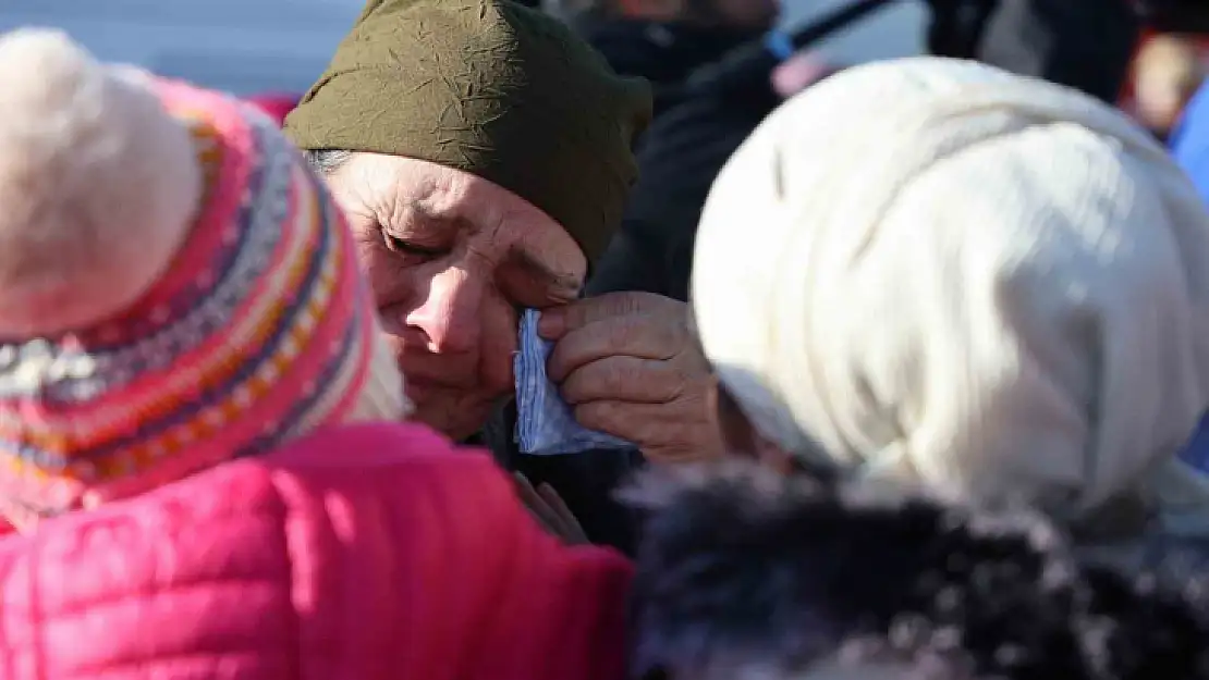 Sevinç ve hüzün gözyaşları bir arada: Ahıska Türkleri yeni yuvalarına uğurlandı