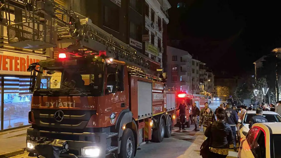 Tunceli'de bina boşluğunda yangın: Mahsur kalan evcil hayvanları itfaiye kurtardı